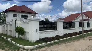 6bdrm Mansion in Cullands Ghana, Obuasi Municipal for sale