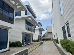 5bdrm House in Green, Cantonments for rent