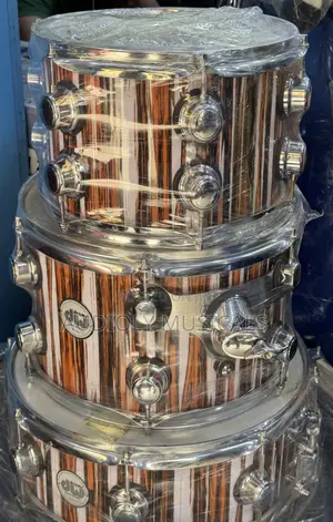 D W - 5(Set) Quality Drums