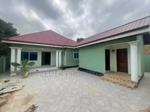 3bdrm House in 3 Bedroom Self, Ashomang Estate for sale