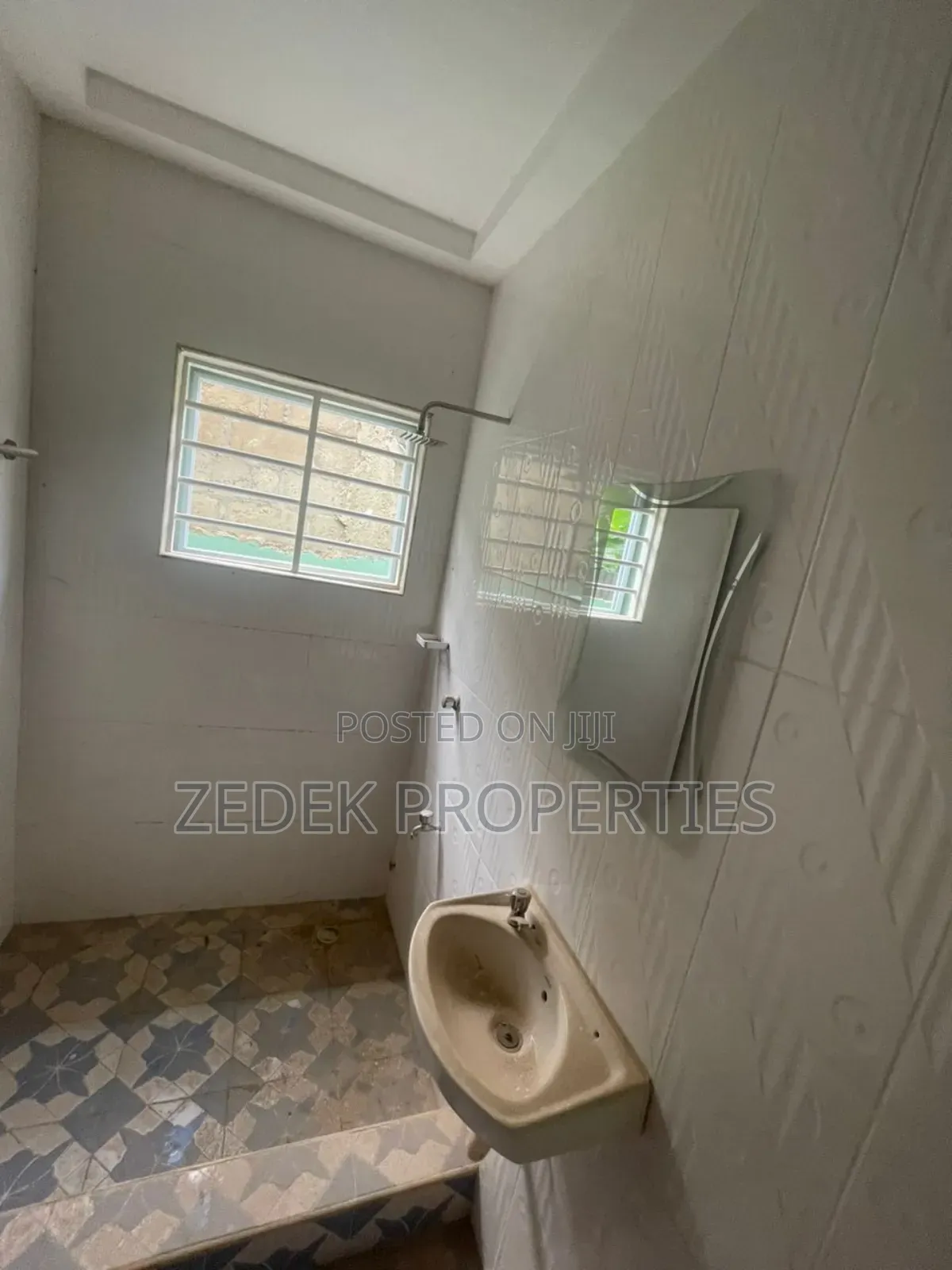 3bdrm House in 3 Bedroom Self, Ashomang Estate for sale