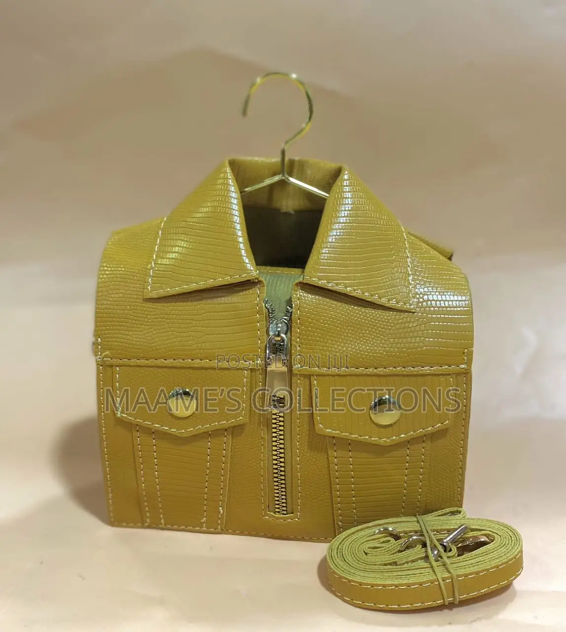 Women’S Unique Shape Crossbody Bag.
