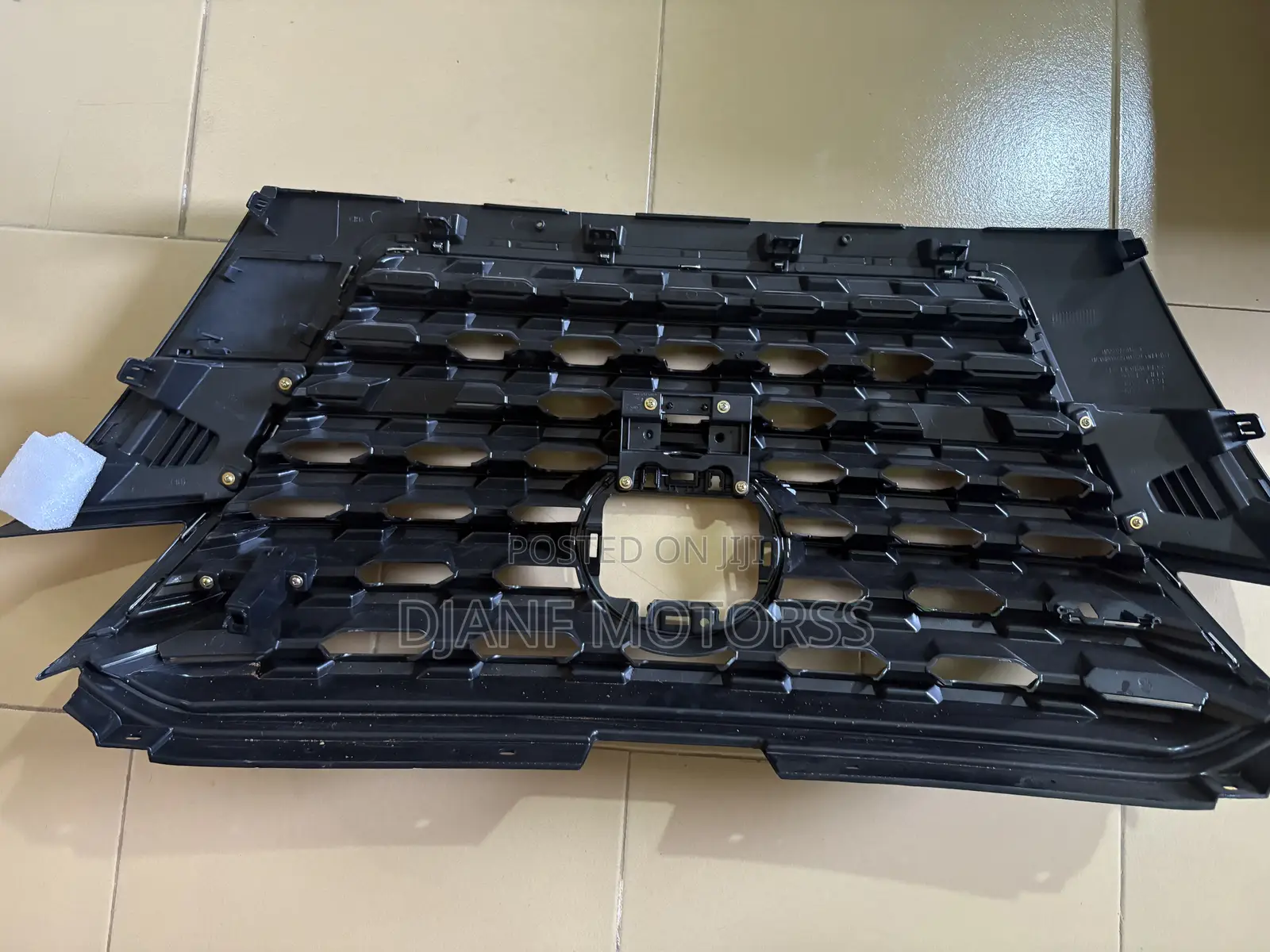 Nissan Kicks 2021 Top Grille Available