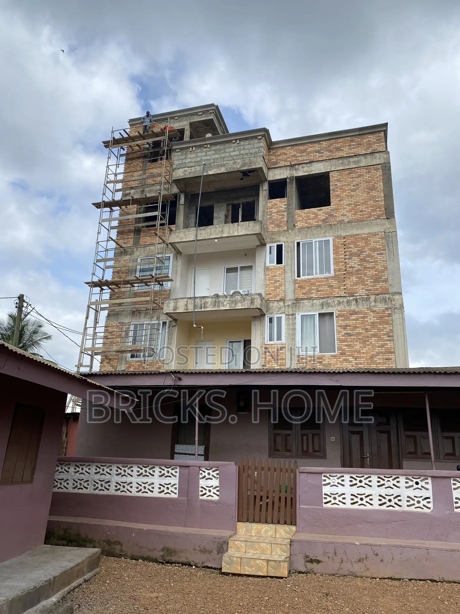 I Am Professional Bricklayer Based In Ghana