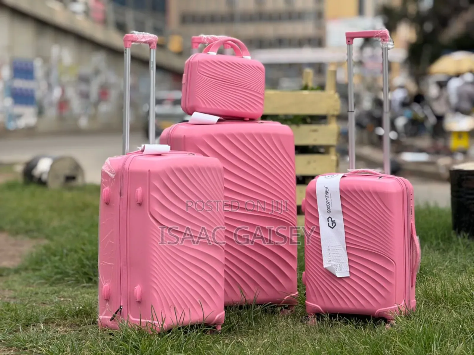 4set Anticrake Luggages With Cosmetic Bag in Pink Colors