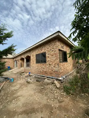 I Am Professional Bricklayer Based In Ghana