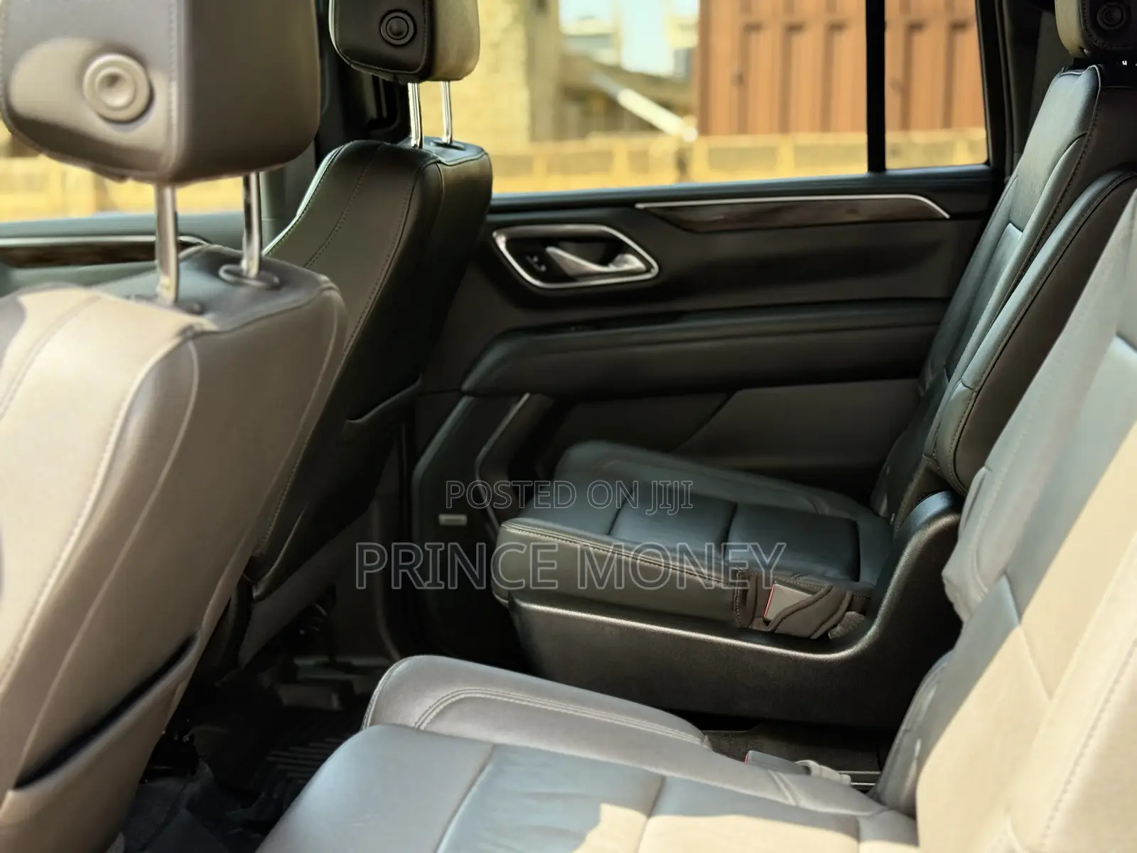 Chevrolet Suburban 2022 Black