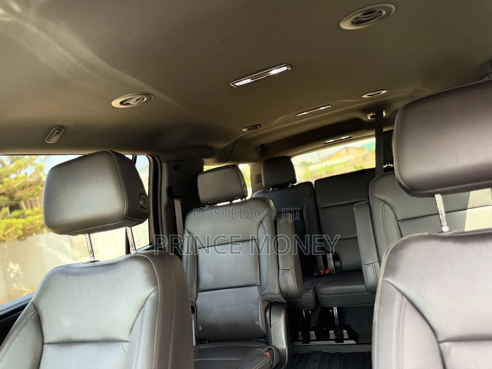 Chevrolet Suburban 2022 Black