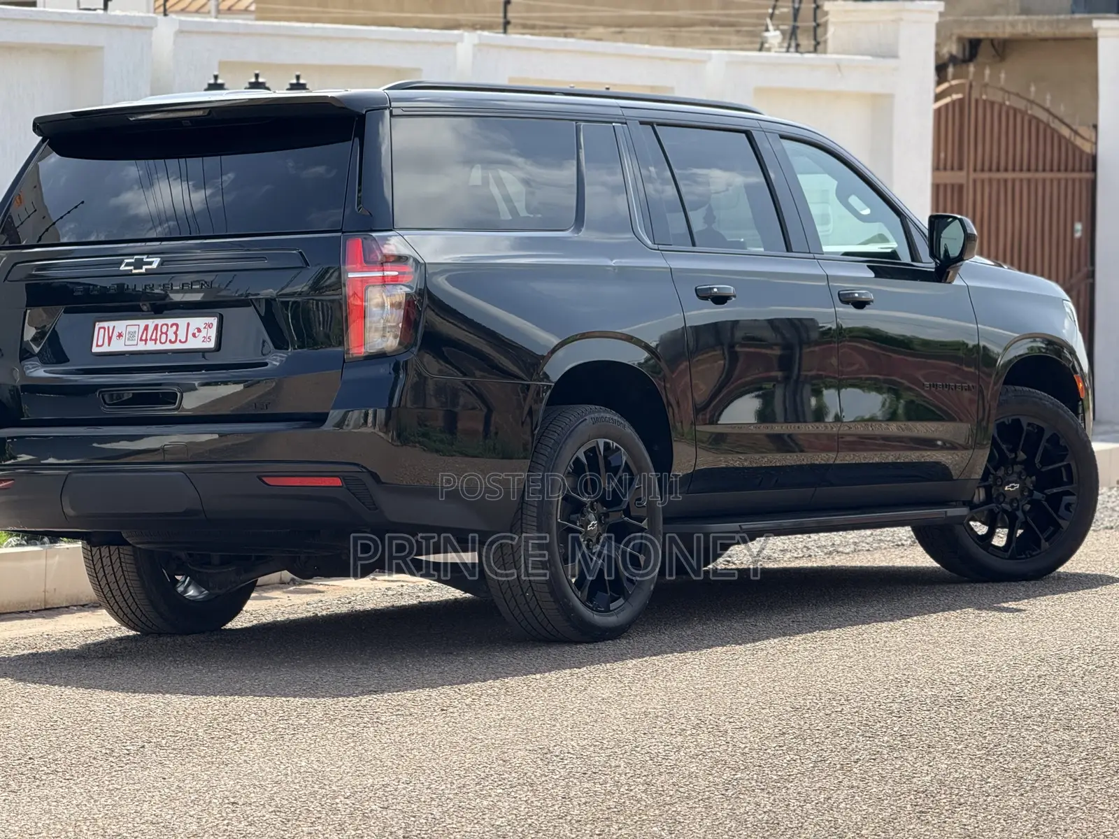 Chevrolet Suburban 2022 Black