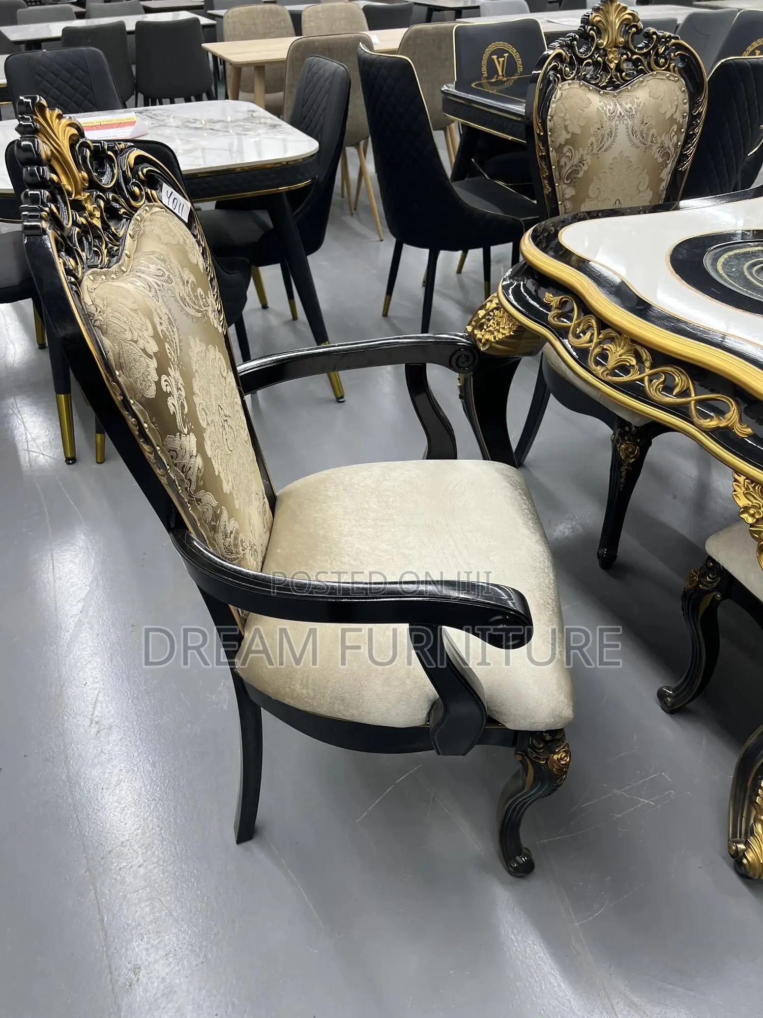 Quality Royal Dining Set(Black Edition)