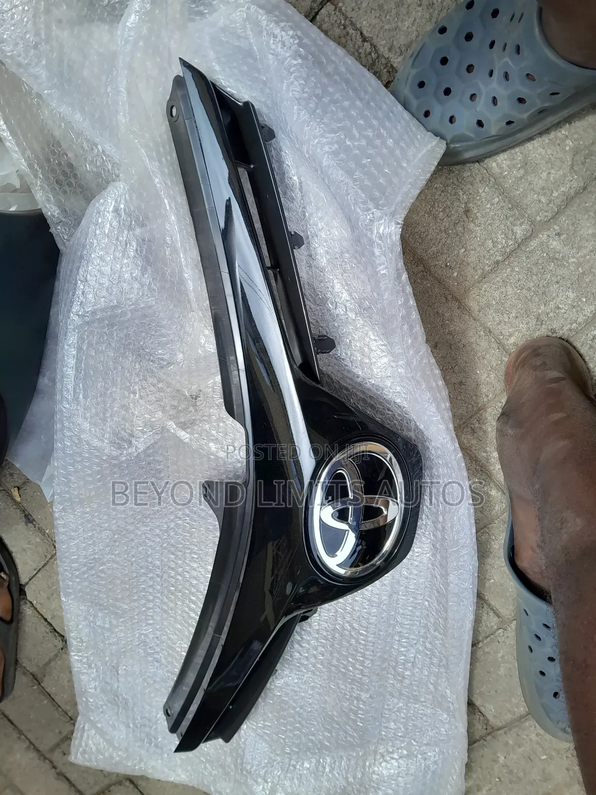 Toyota Rav4 2016,2017,2018,2019 Top Grille/Front Shell