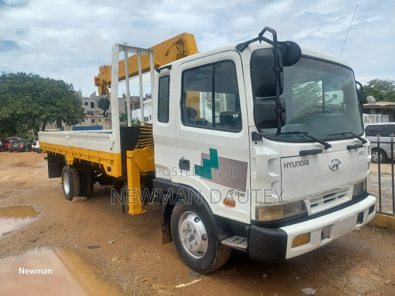 Hyundai Crane Truck