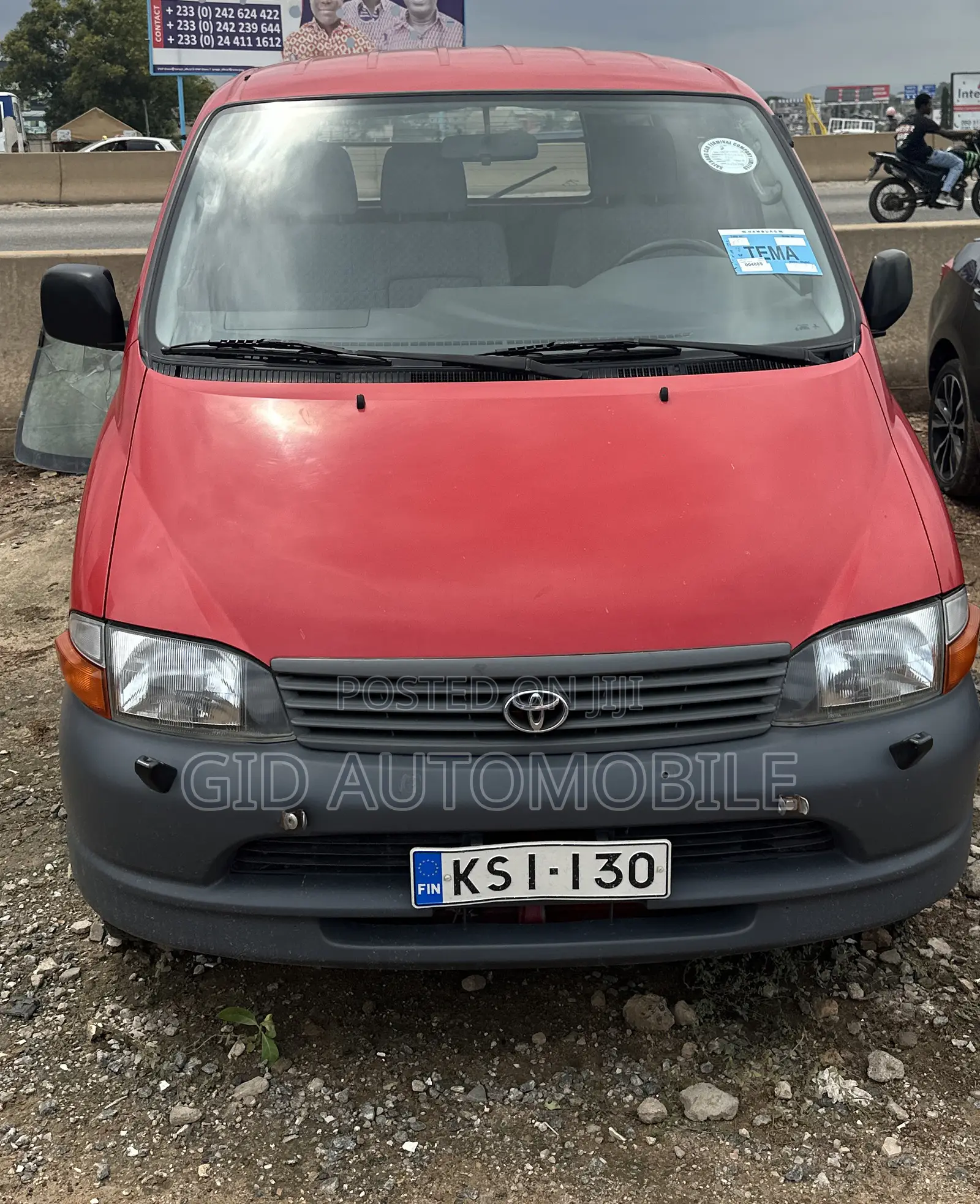 Toyota HiAce 2000 Red