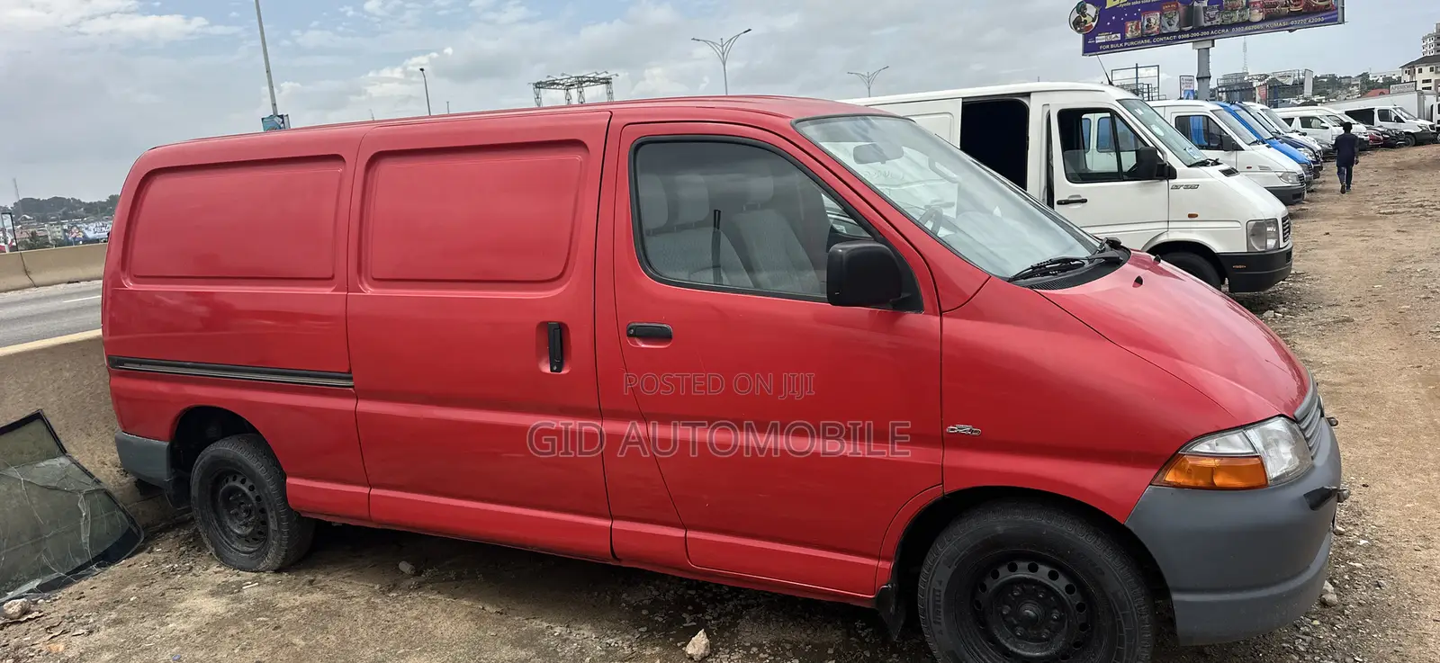 Toyota HiAce 2000 Red