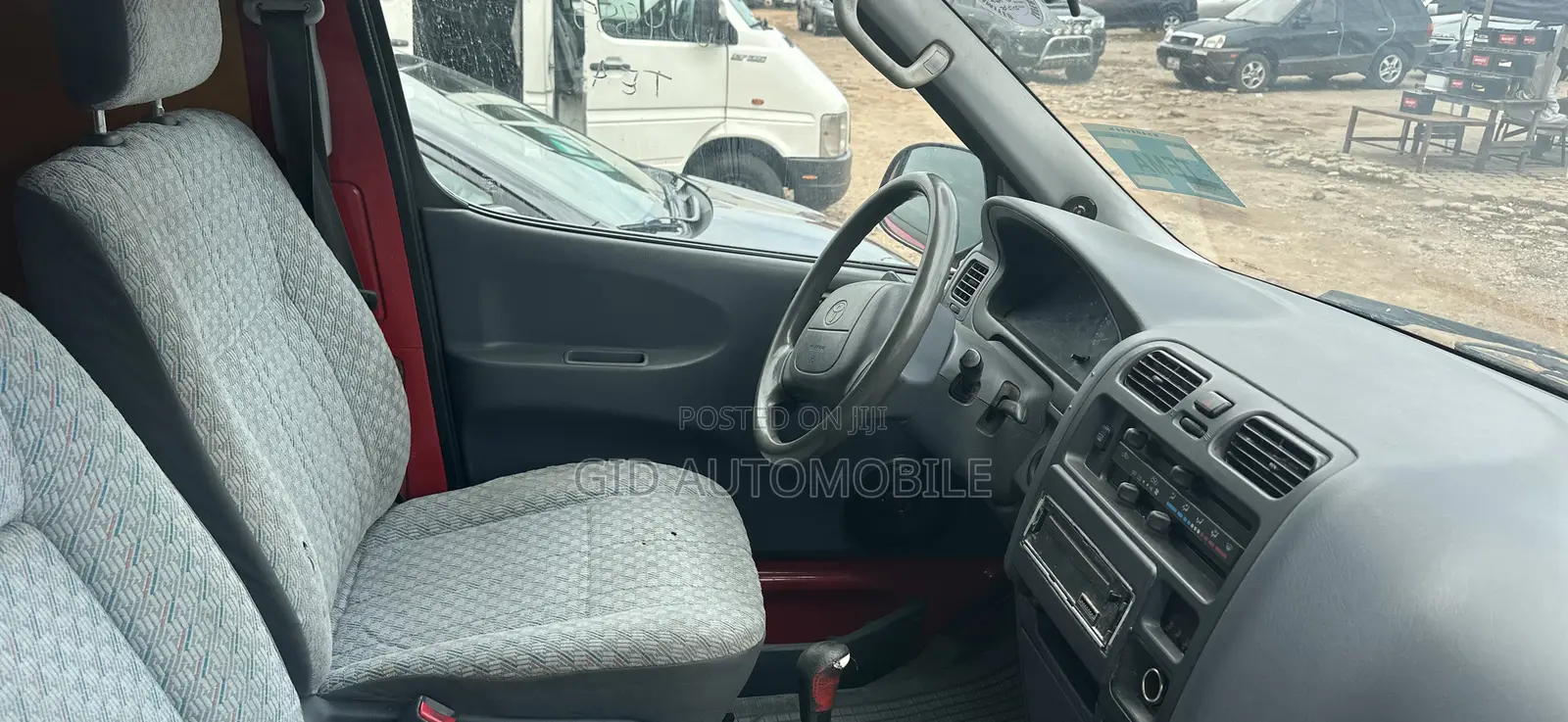 Toyota HiAce 2000 Red