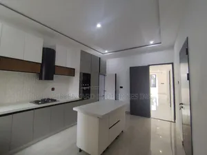 5bdrm House in East Legon for rent
