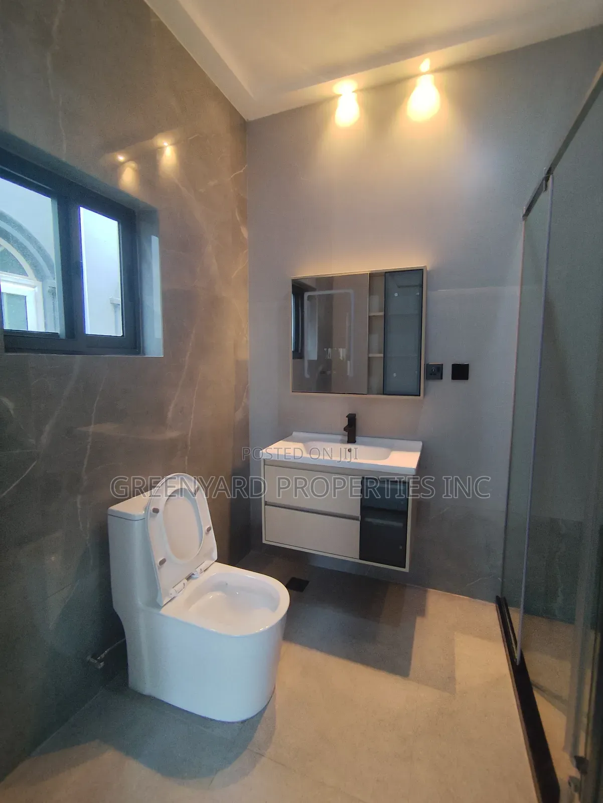 5bdrm House in East Legon for rent