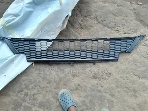 Toyota Rav4 2016,2017,2018 Down Grille/ Bumper Grille Xle