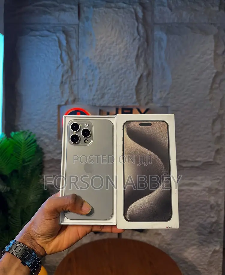 New Apple iPhone 15 Pro Max 256 GB Silver