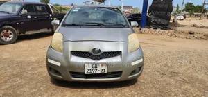 Photo - Toyota Vitz 1.3 AWD 5dr 2010 Gray