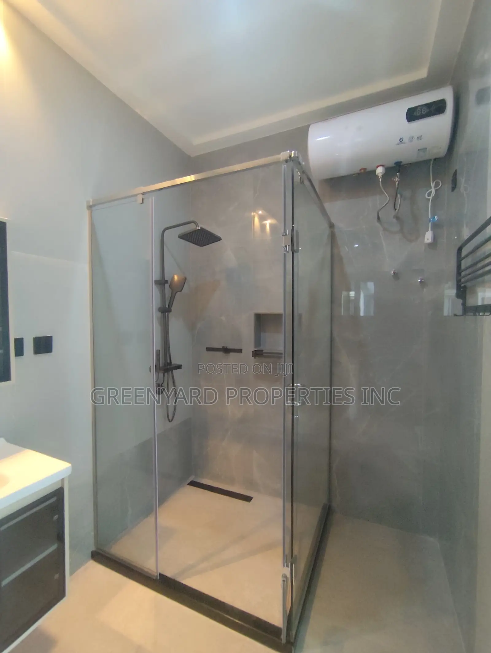5bdrm House in Ogbojo, East Legon for sale