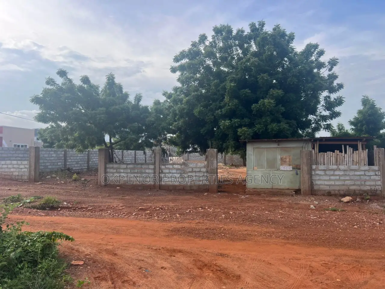 1plot Walled for Sale at Tema Com25