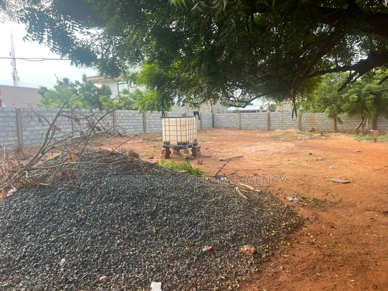 1plot Walled for Sale at Tema Com25