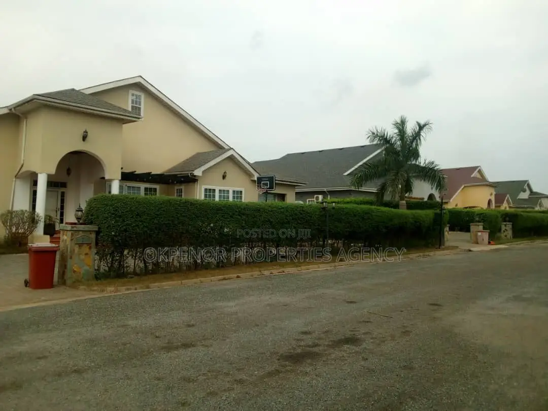 4bdrm House in Community25, Tema Metropolitan for sale