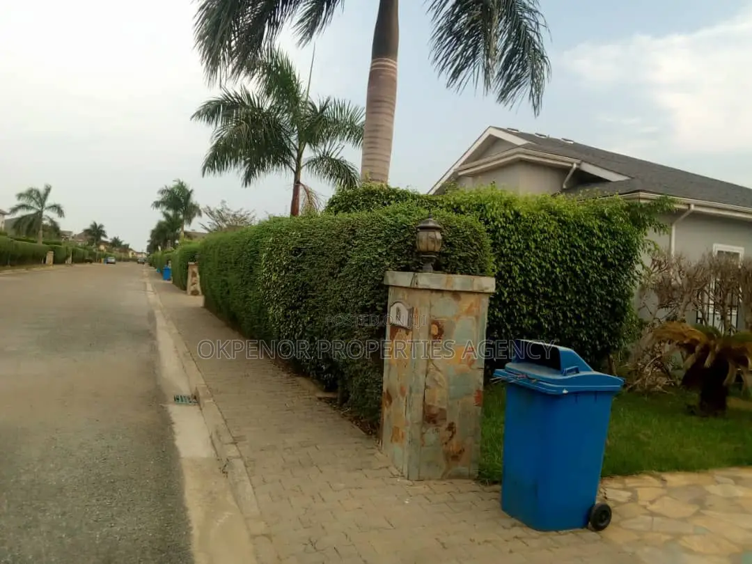 4bdrm House in Community25, Tema Metropolitan for sale