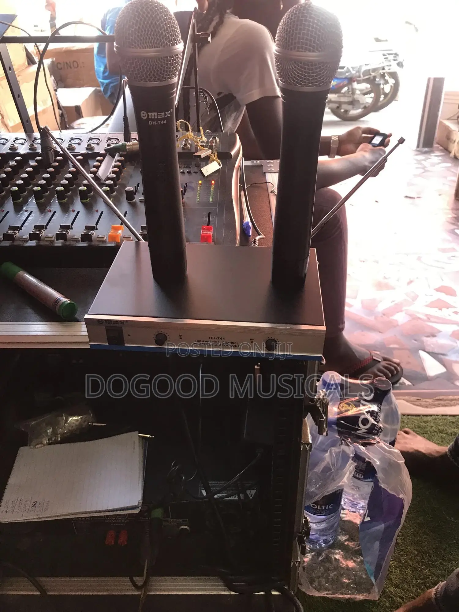Max Dh-744 VHF Wireless Microphone