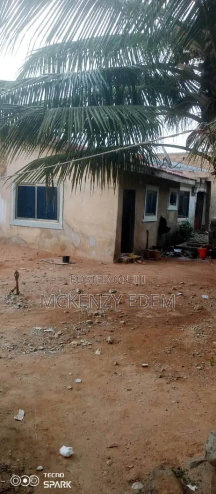 8bdrm House in Pokuase for sale