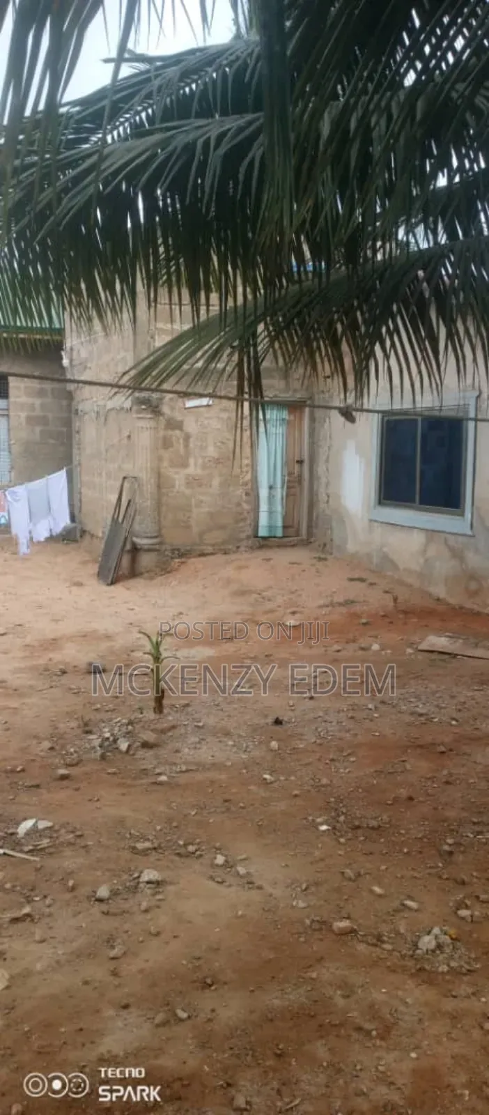 8bdrm House in Pokuase for sale