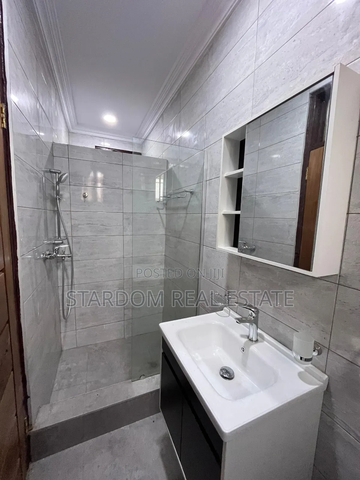 2bdrm Apartment in Adjiriganor for rent