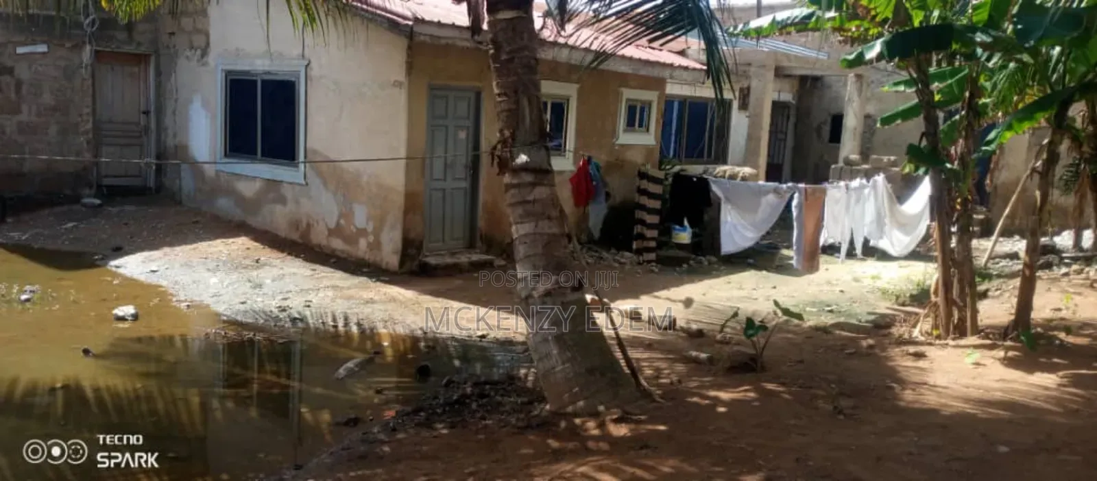 8bdrm House in Pokuase for sale
