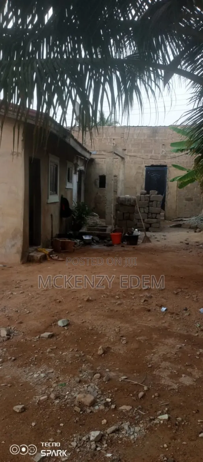 8bdrm House in Pokuase for sale