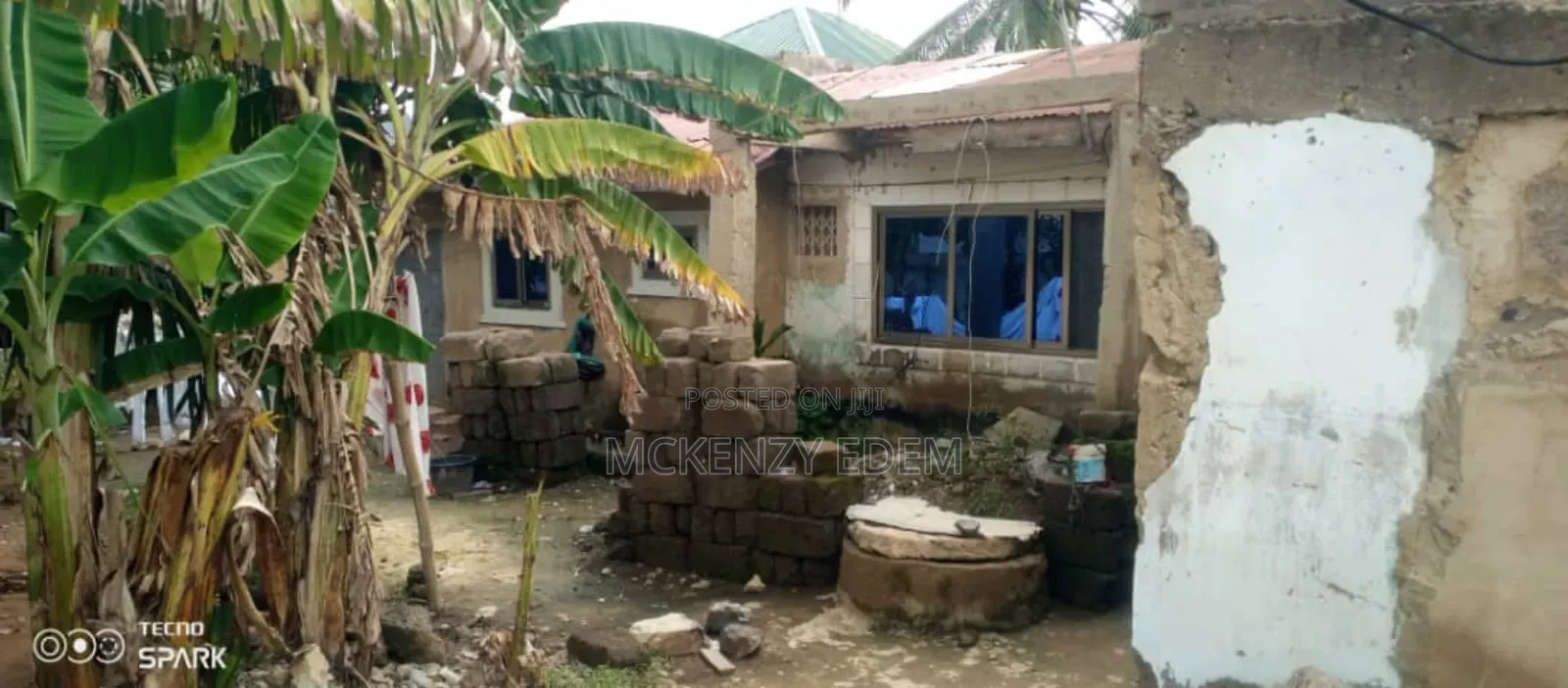 8bdrm House in Pokuase for sale
