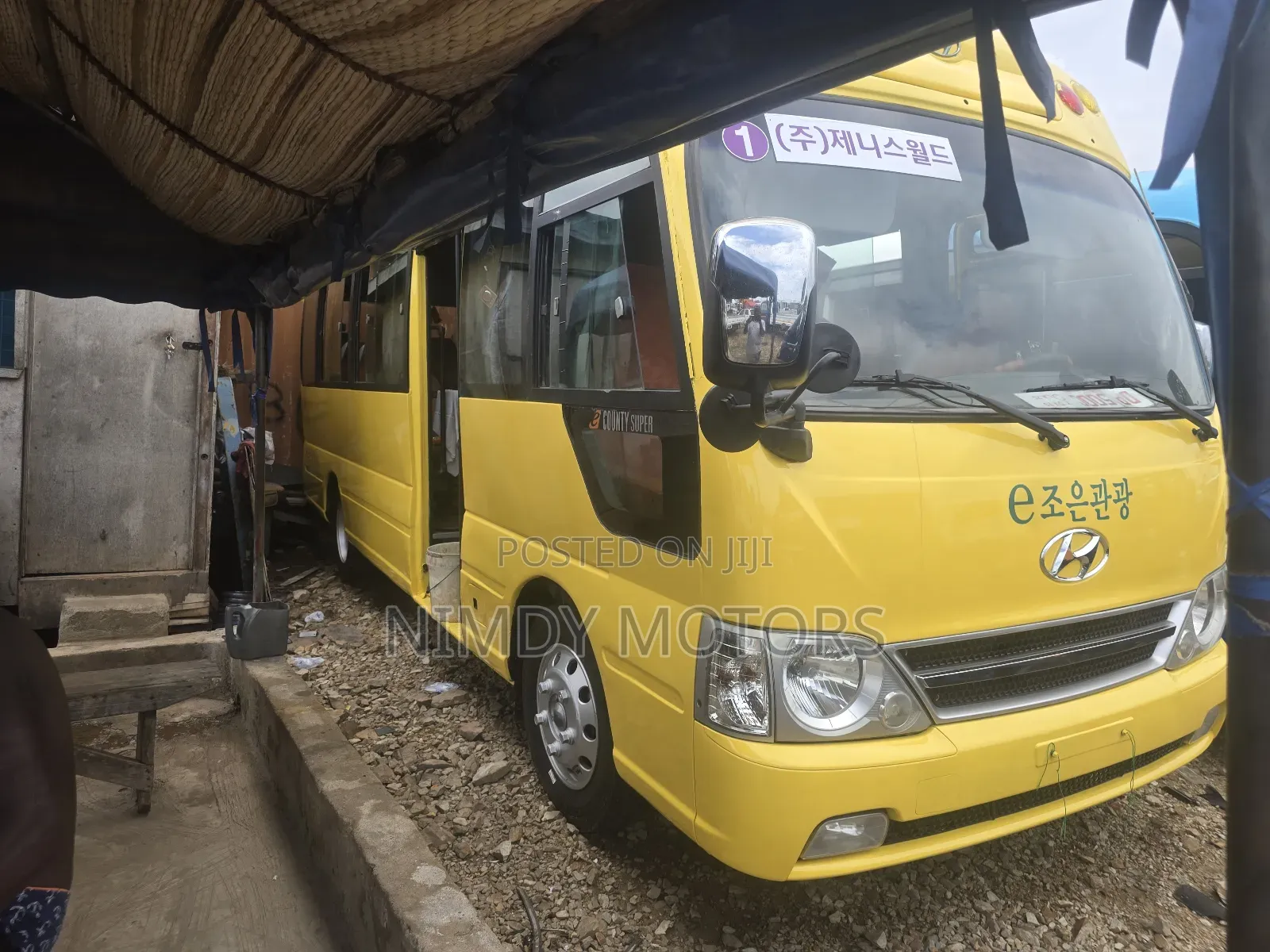 Hyundai County 2015 Yellow