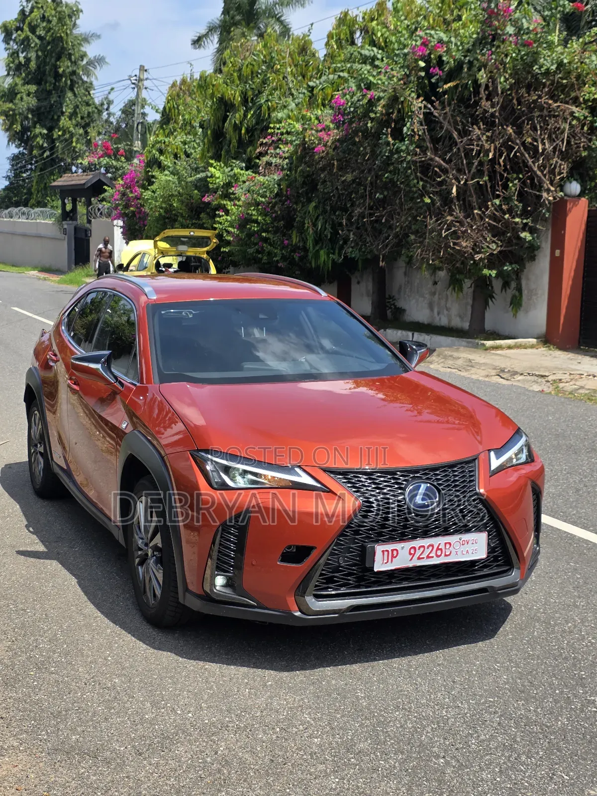Lexus UX 2022 Orange