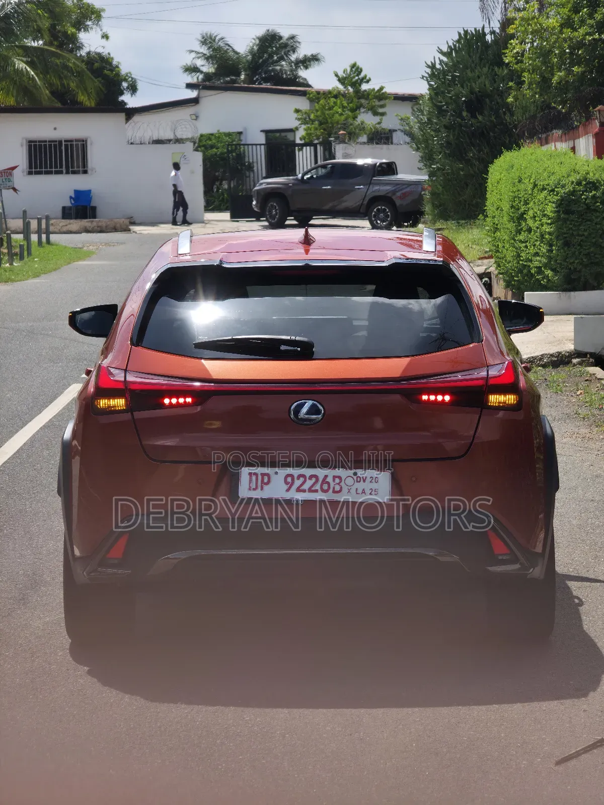 Lexus UX 2022 Orange