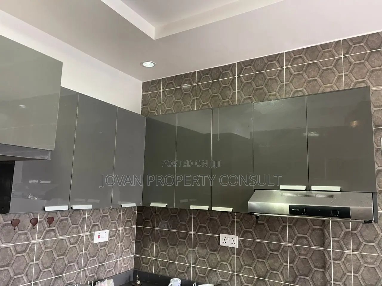 5bdrm House in Afienya, Ga South Municipal for rent