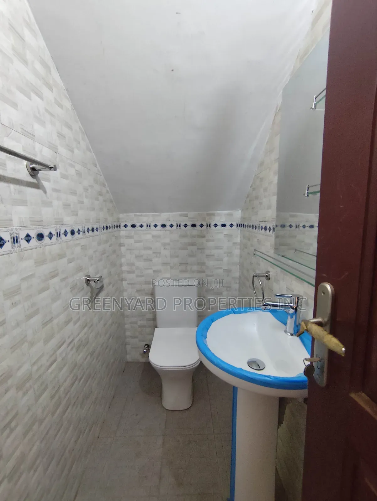 5bdrm Duplex in Adjiringanor, East Legon for rent