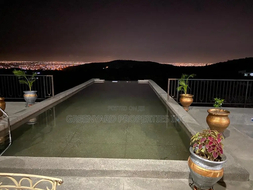 Furnished 8bdrm Mansion in Mountains, Aburi for sale