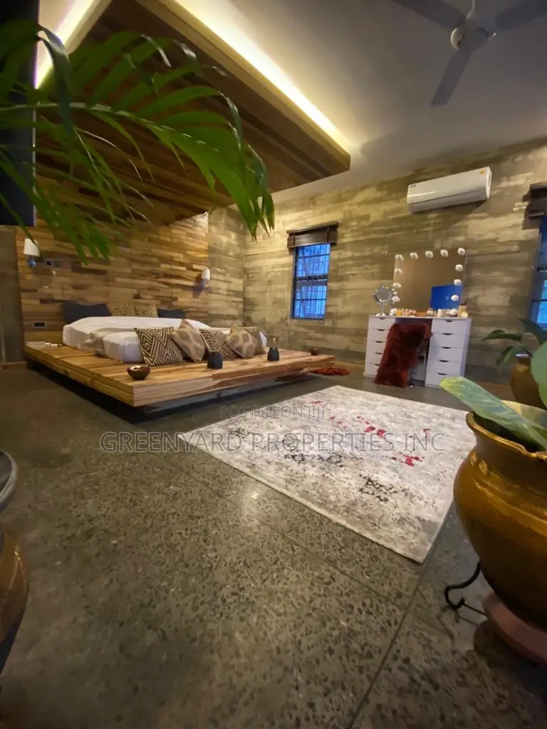 Furnished 8bdrm Mansion in Mountains, Aburi for sale