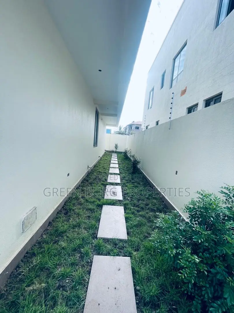 4bdrm House in Green, East Legon for sale