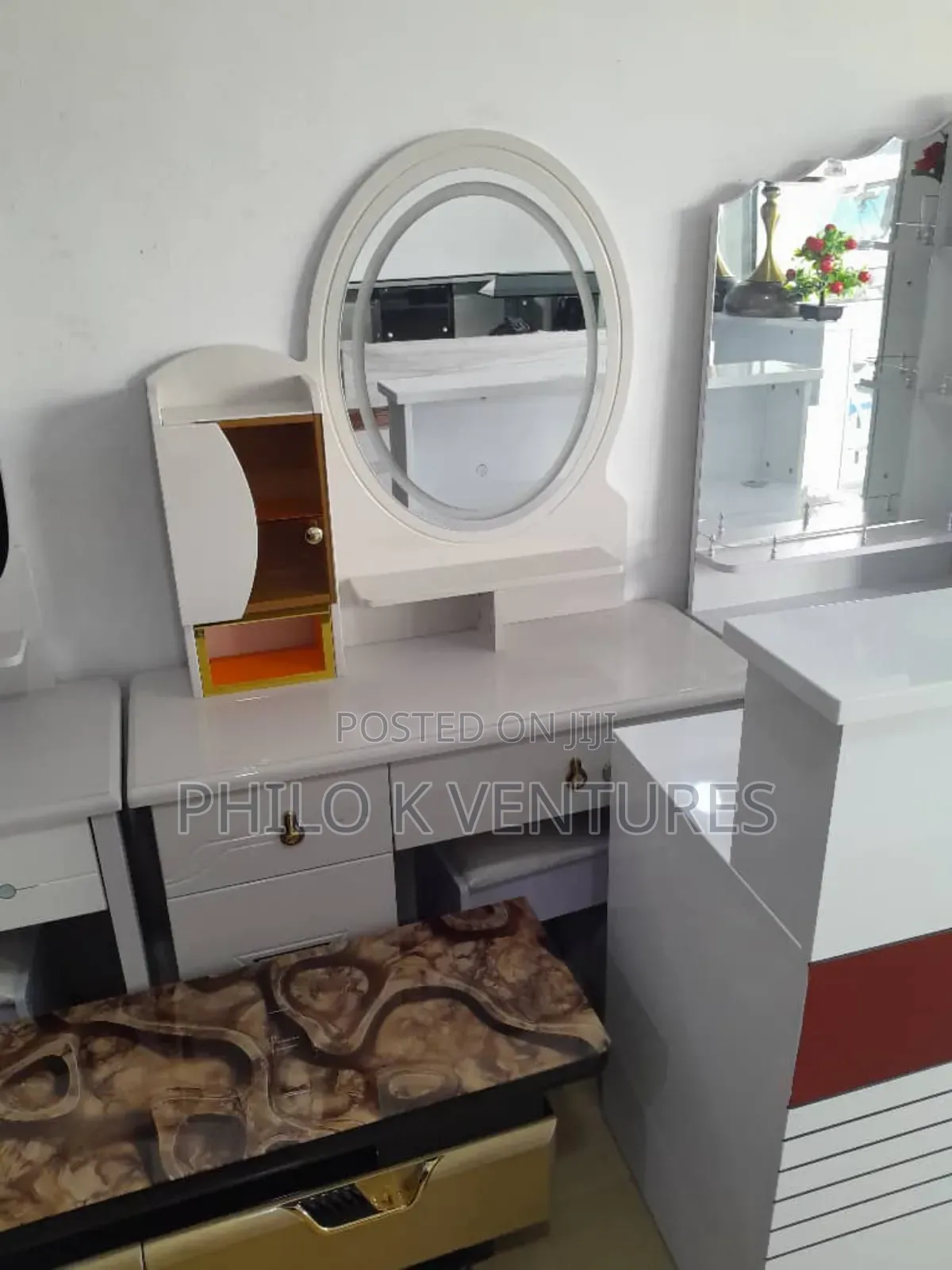 Vanity Mirror Dresser