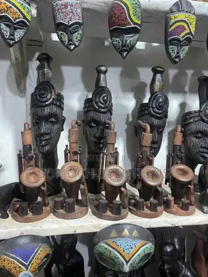 Carved Wooden Arts Sculptures Available in Different Designs