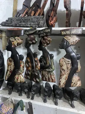 Carved Wooden Arts Sculptures Available in Different Designs