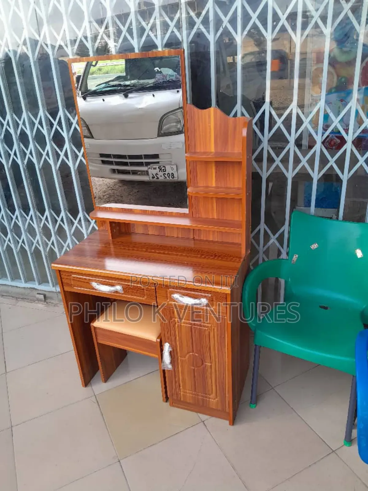 Reflector With Dresser