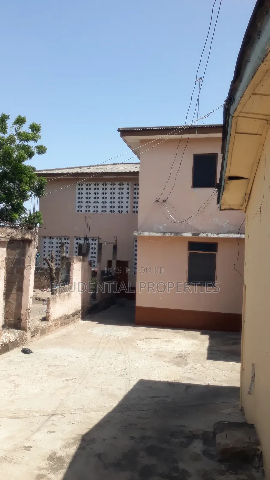 3bdrm House in Kokomlemle for sale