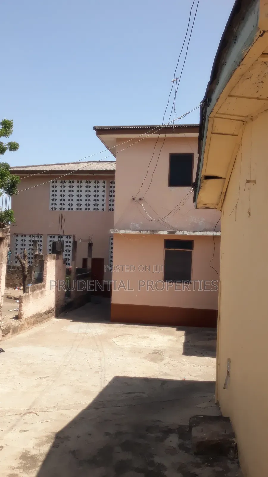 3bdrm House in Kokomlemle for sale